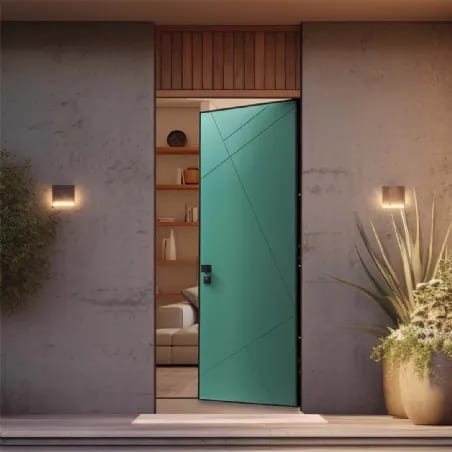 Porta blindata Bertolotto con anta a bilico laccata verde su ingresso moderno