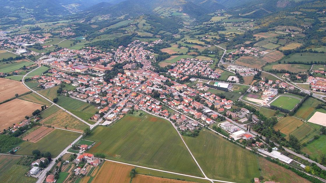Veduta aerea di San Giustino con il centro abitato circondato dai campi della Valtiberina